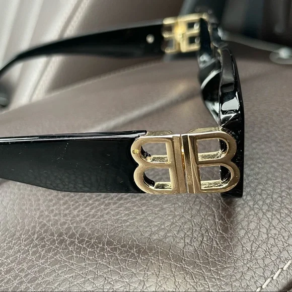 *SOLD* Black Fashion Sunglasses Gold BB Detail UV400 Unisex - Picture 7 of 7